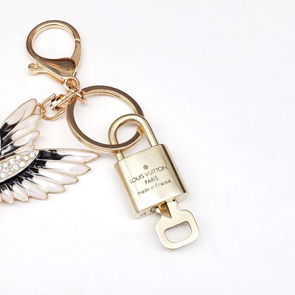 LV Authentic Gold Padlock 🔒 Key Set w/ Unbranded Bird Keychain Charm - Picture 6 of 7